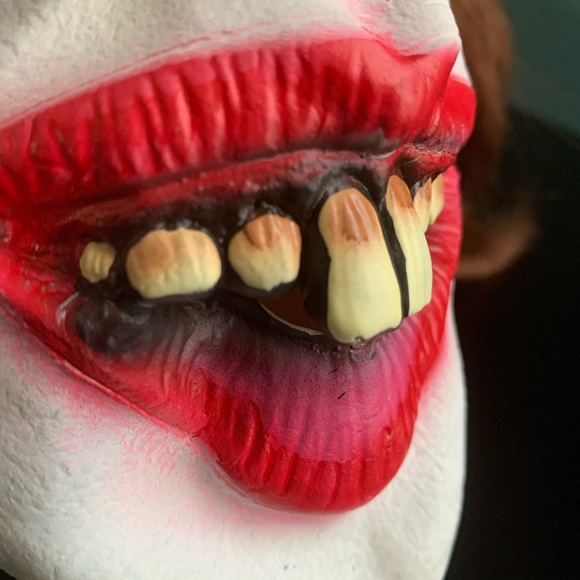 It’s Pennywise Scary Halloween Mask - Picture 6 of 6